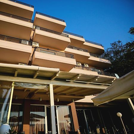 Ambasador Hotel Vlorë Exterior foto