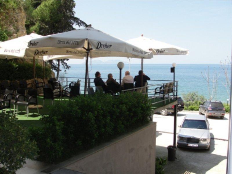 Ambasador Hotel Vlorë Exterior foto