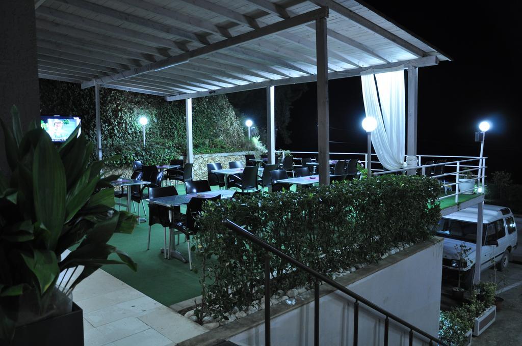 Ambasador Hotel Vlorë Exterior foto