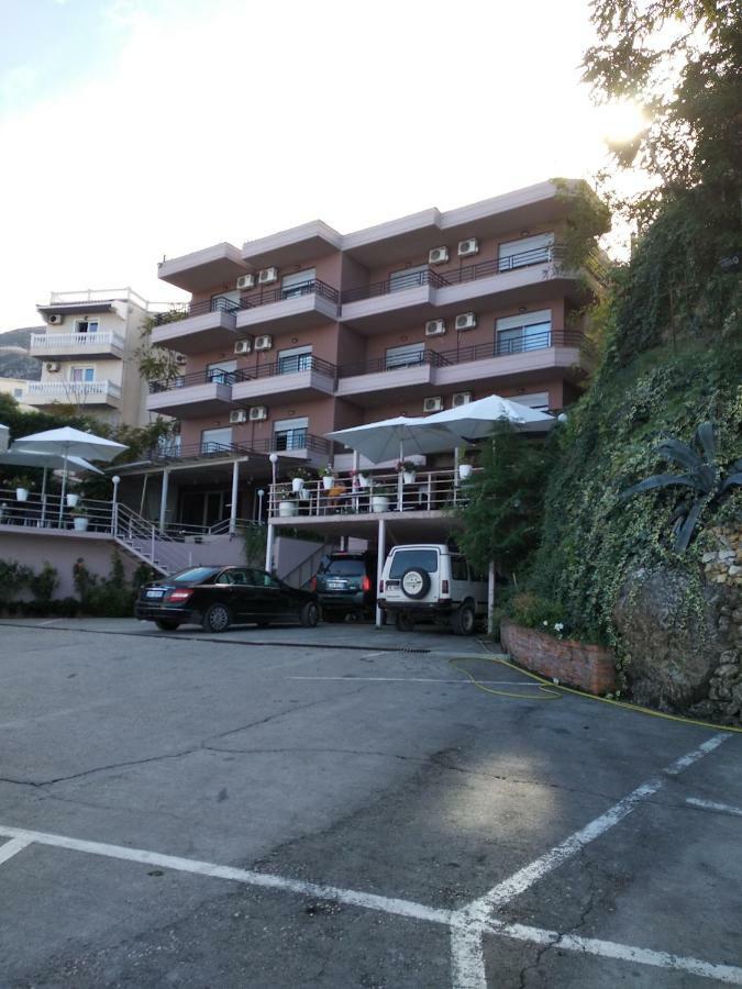 Ambasador Hotel Vlorë Exterior foto