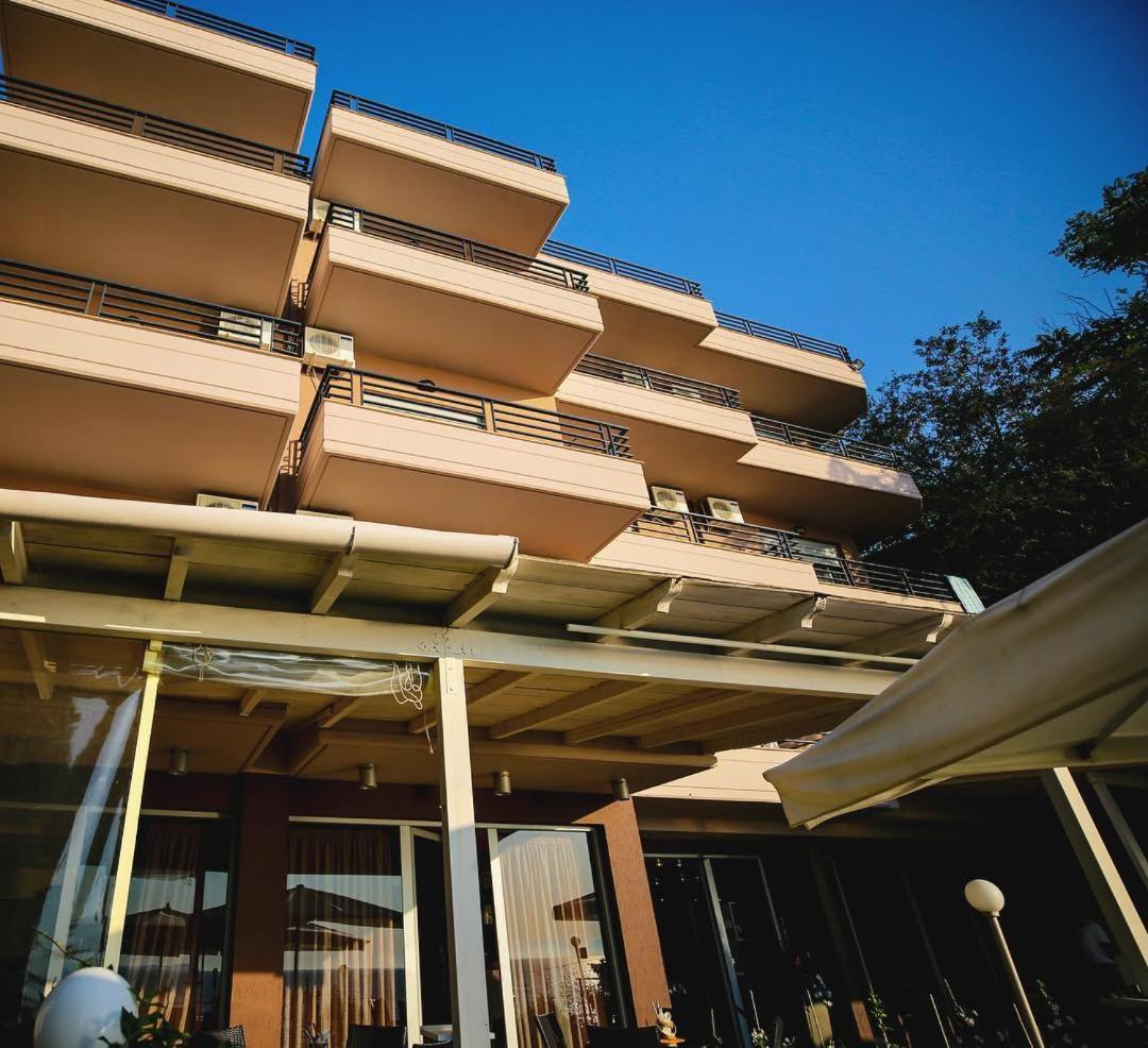 Ambasador Hotel Vlorë Exterior foto
