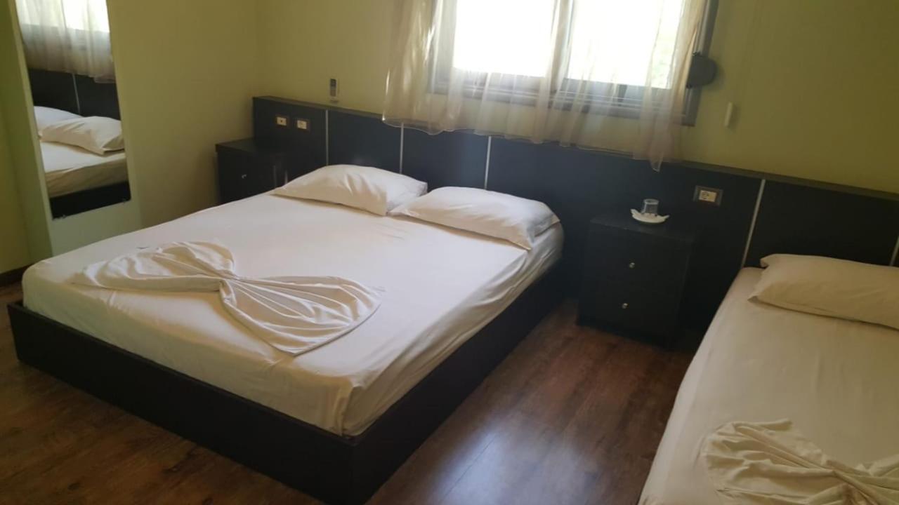 Ambasador Hotel Vlorë Quarto foto